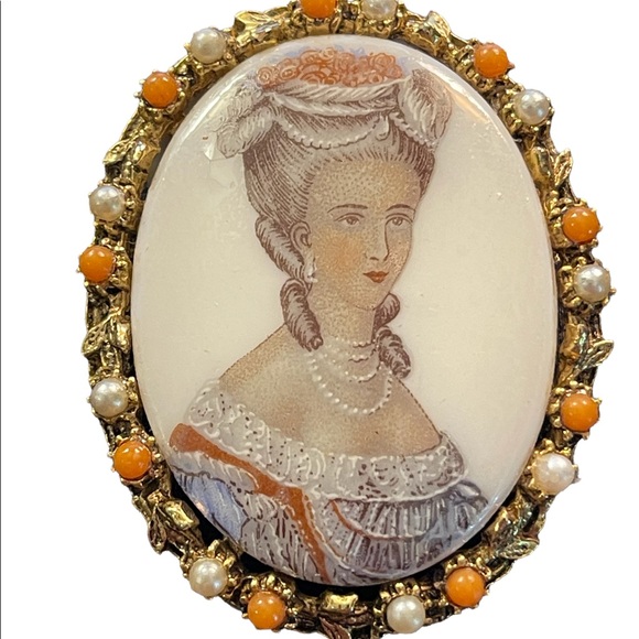 Vintage Ceramic Cameo (transfer) Bead gold ornate pendant brooch - Picture 4 of 6